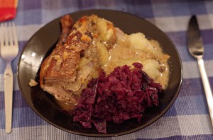 Niedertemperaturgegarte Ente an selbstgemachtem Blaukraut und Griene Glees